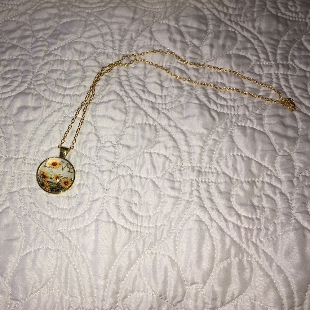 🌻 Sweet Sunflower LOVE Necklace 🌻 - Picture 5 of 7